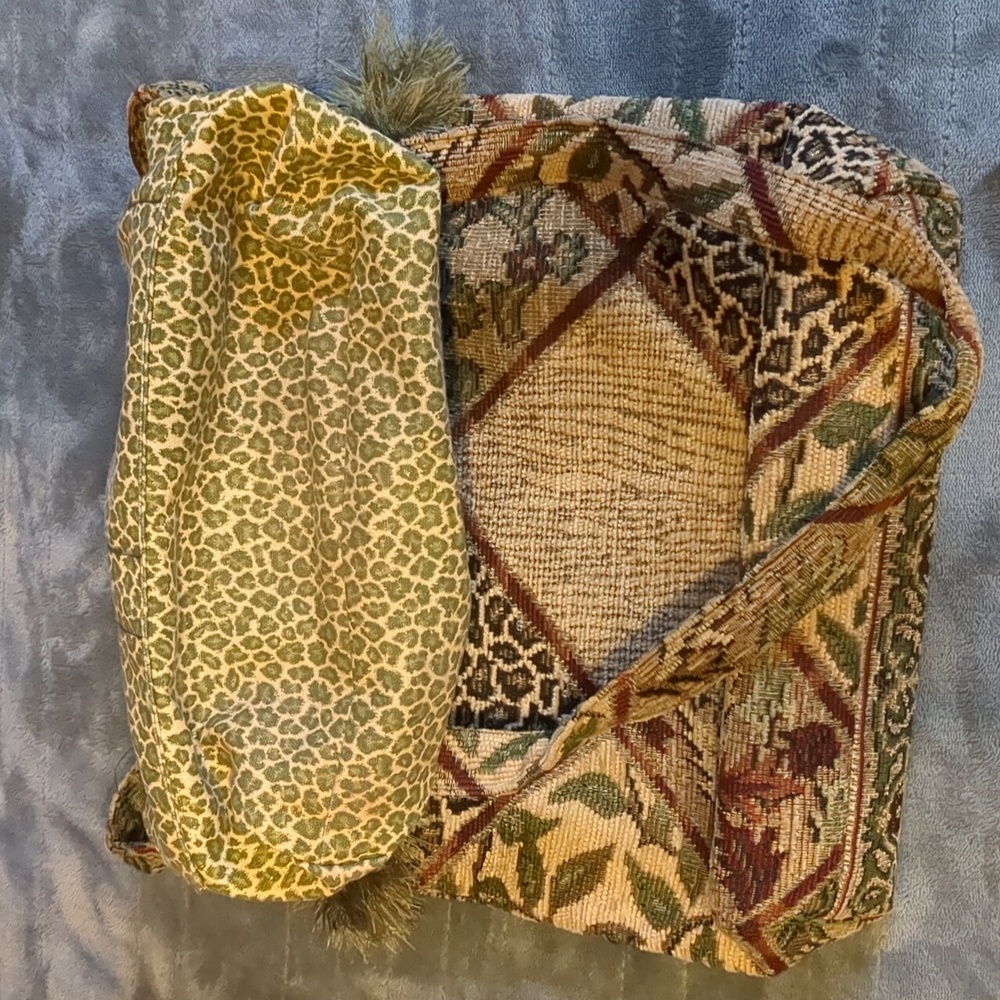Chic Tapestry Shoulder Bag with Animal Motif - Picture 12 of 16